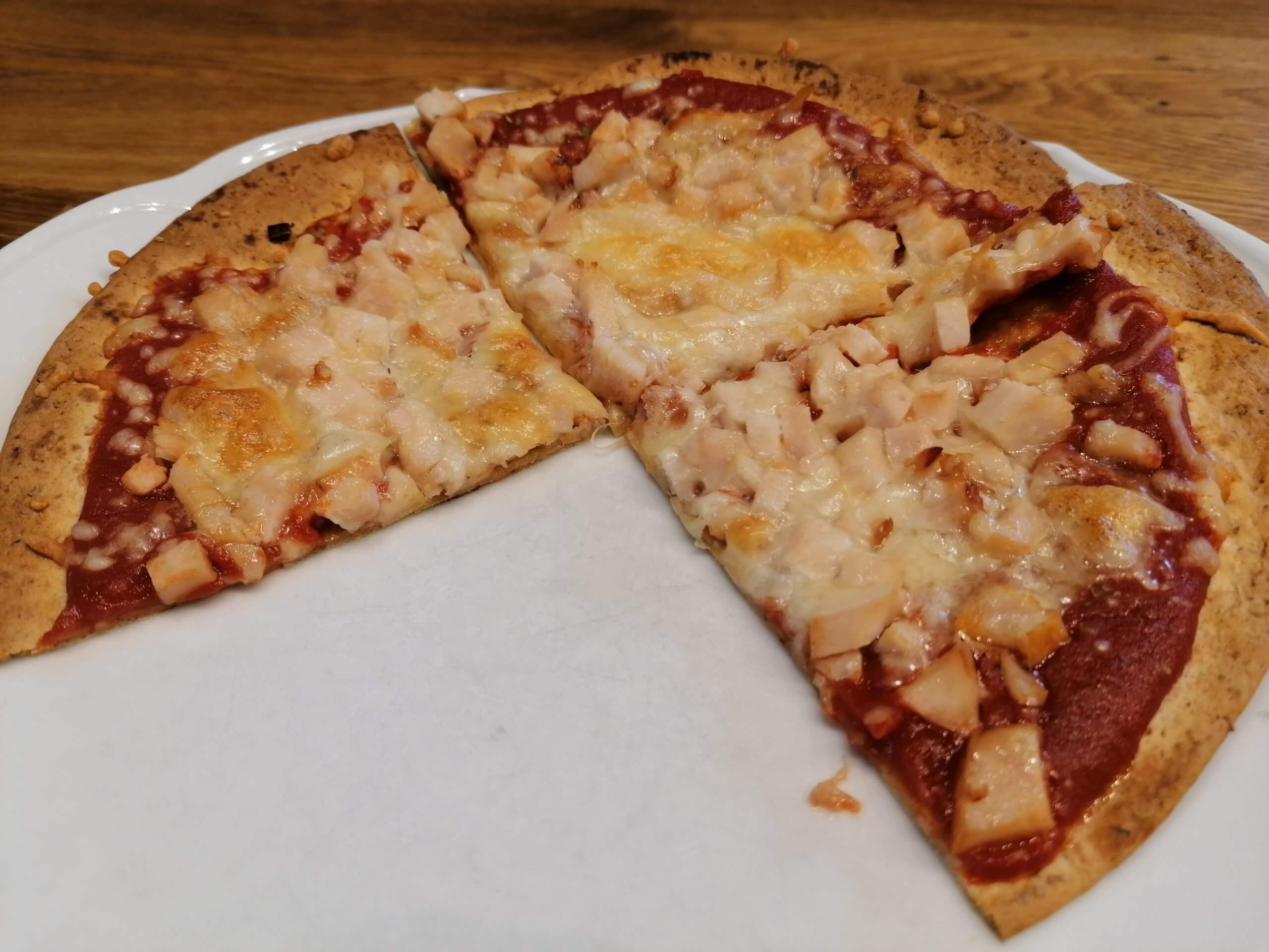 Wrap Pizza mit Hähnchen 🍕 - Echter Pizza-Geshmack mit wenig Kalorien!